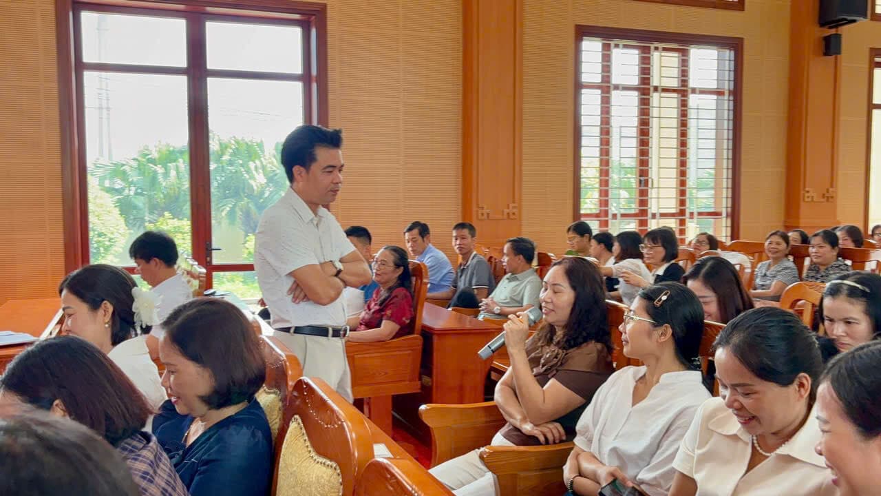 Phần trao đổi, thảo luận giữa đại biểu và cán bộ tham dự trong chương trình tập huấn